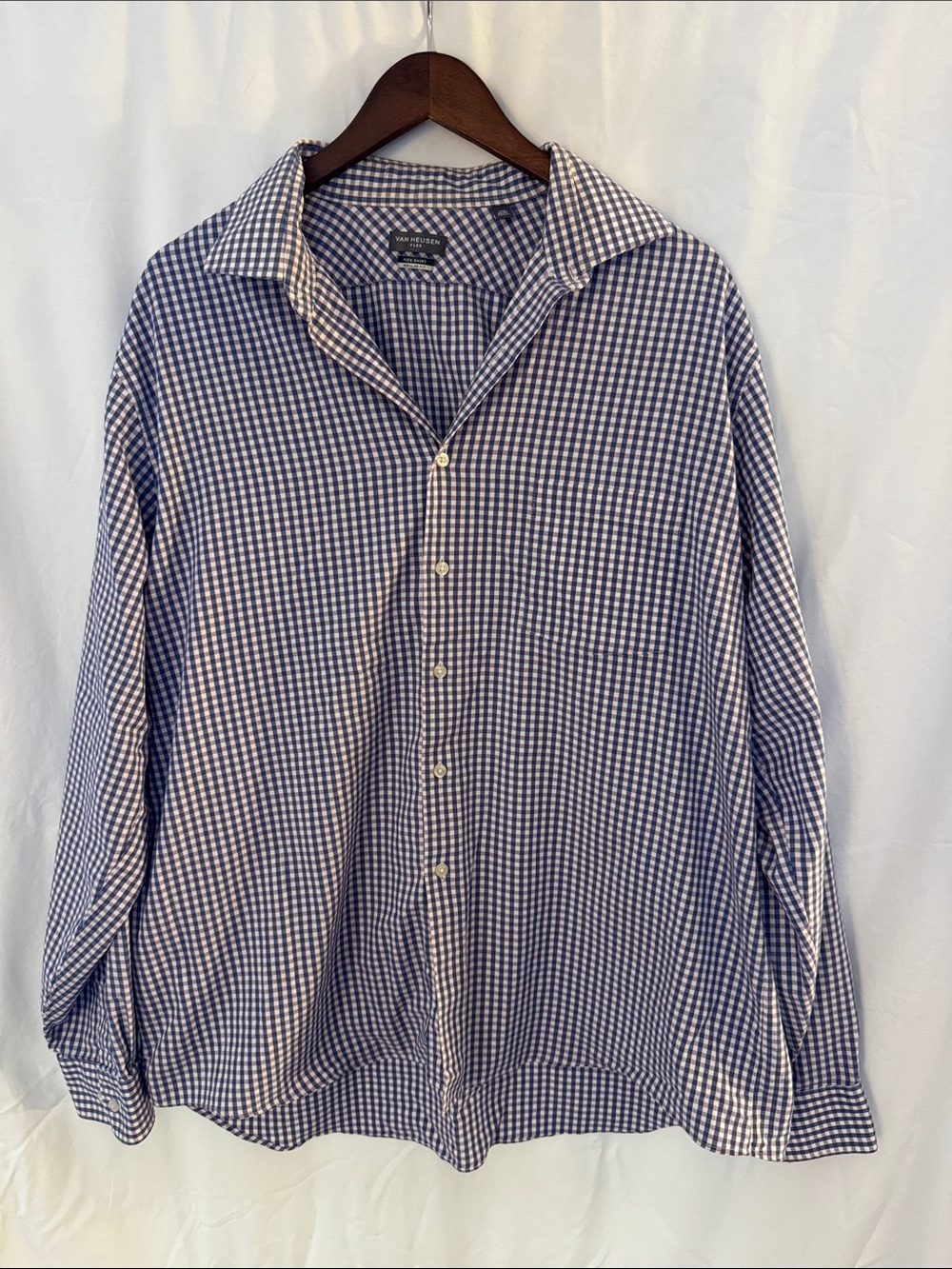 Van Heusen Navy and White Gingham Casual Button-Down Shirt 36/37, 17 1/2